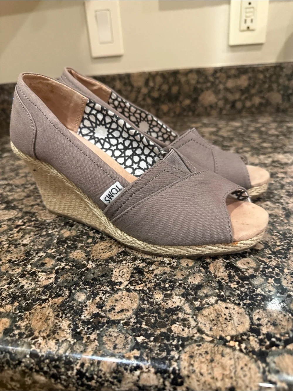 TOMS Calypso canvas, ladies wedge shoe excellent condition, 7 1/2